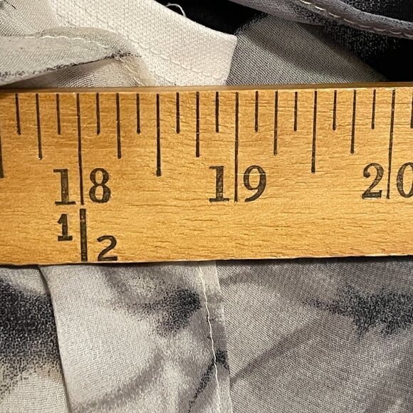 Dressbarn Blouse Women's Large Black, Gray, White Sleeveless - Picture 6 of 11